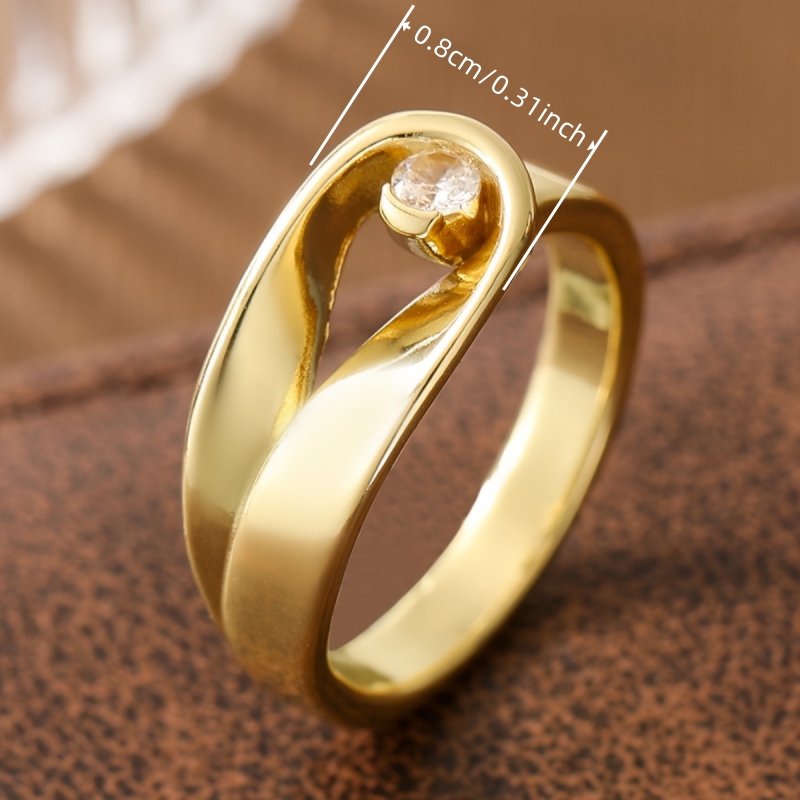 Unique Design Golden Twisted Rings with Single Zirconia